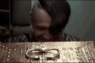 fifth-element-zorg-chest.gif